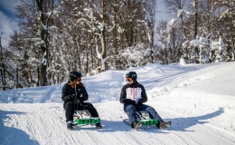 Zjazd torem saneczkowym